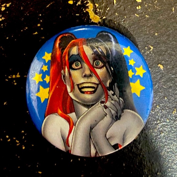 Vintage Harley Quinn Pin - Picture 1 of 3